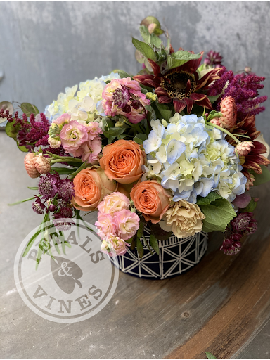 Florist «Petals & Vines», reviews and photos, 410 Main St E, Monmouth, OR 97361, USA