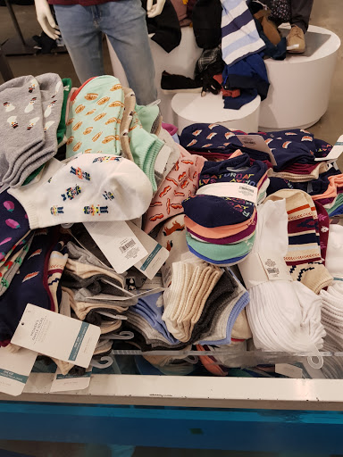Clothing Store «Old Navy», reviews and photos, 8 Allstate Rd, Boston, MA 02125, USA