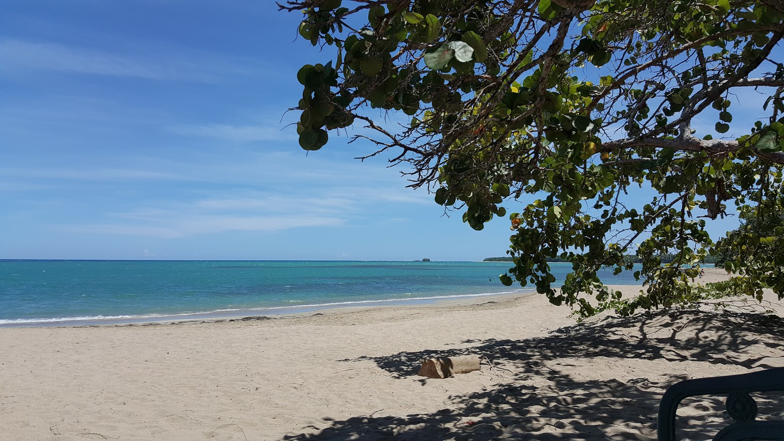 Foto van Playa Riviera met ruim strand