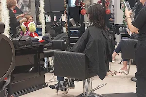 The Changing Room Salon - Hair Salon Aventura, Miami image
