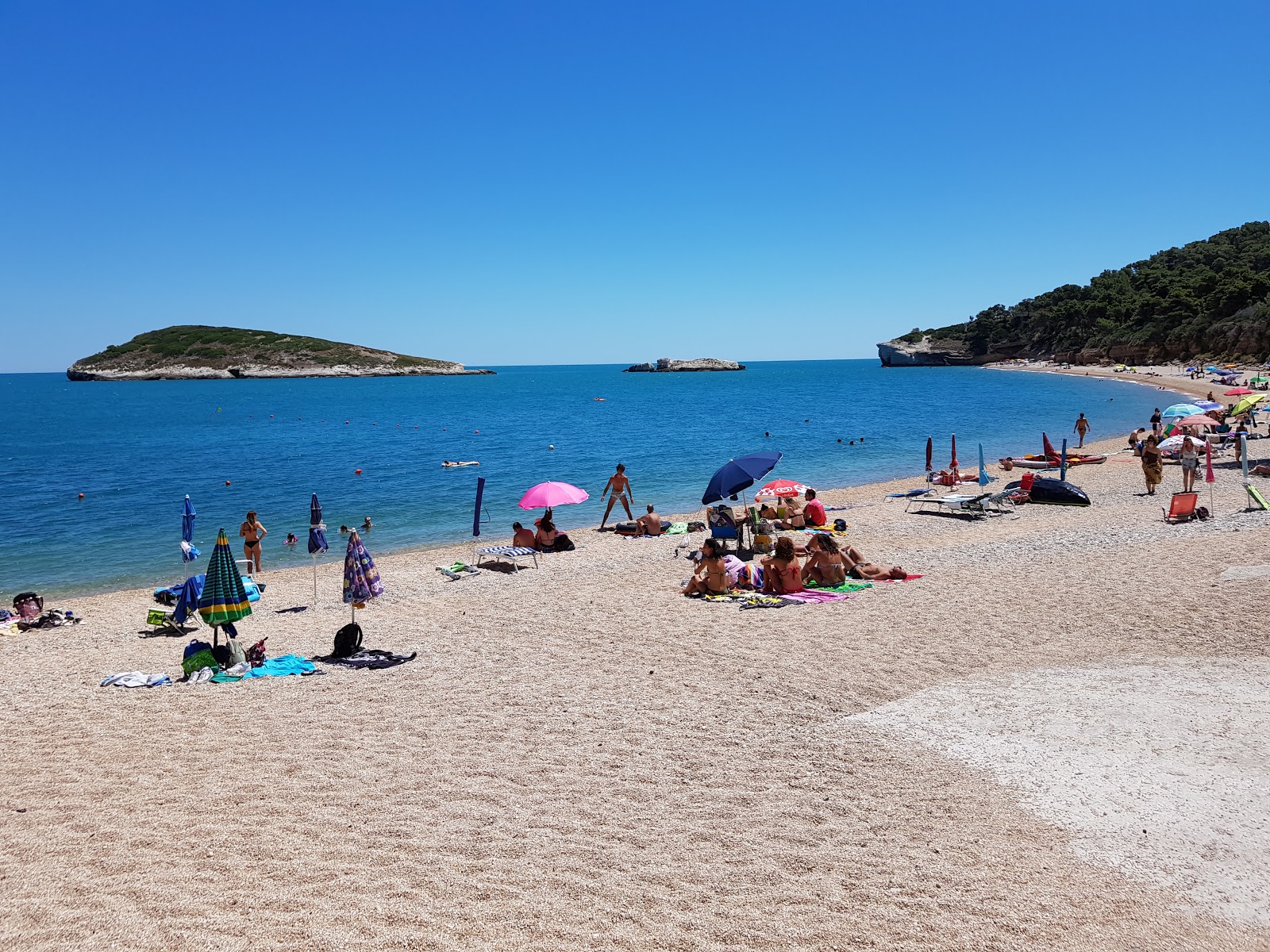 Baia di Campi'in fotoğrafı dağlarla çevrili