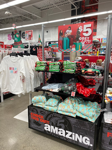 Variety Store «Five Below», reviews and photos, 13005 Lee Jackson Memorial Hwy, Fairfax, VA 22033, USA