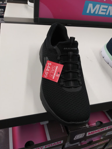 Clothing Store «Van Heusen», reviews and photos, 1 Outlet Blvd, Wrentham, MA 02093, USA