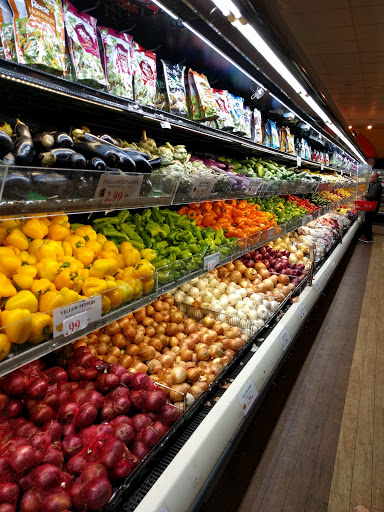 Supermarket «Berry Fresh Farm», reviews and photos, 43-26 Ditmars Blvd, Astoria, NY 11105, USA