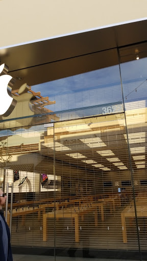 Apple Valencia Town Center image