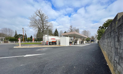 Super U Station service à Léognan