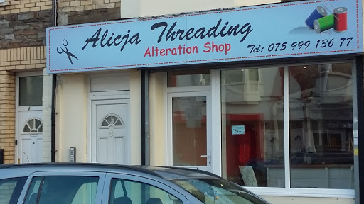 Alicja Threading