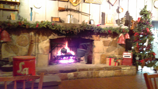 American Restaurant «Cracker Barrel Old Country Store», reviews and photos, 4001 S Frontage Rd, Vicksburg, MS 39180, USA