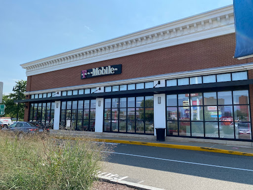 T-Mobile, 225 Alewife Brook Pkwy, Cambridge, MA 02138, USA, 