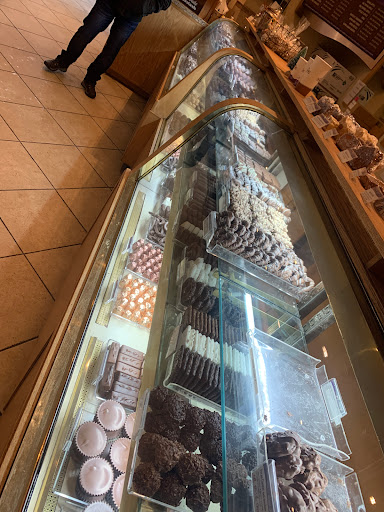 Chocolate Shop «Rocky Mountain Chocolate Factory», reviews and photos, 126 S Main St, Breckenridge, CO 80424, USA