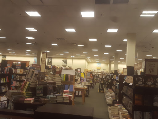 Book Store «Barnes & Noble Booksellers Palm Desert», reviews and photos, 72840 Highway 111 # 425, Palm Desert, CA 92260, USA