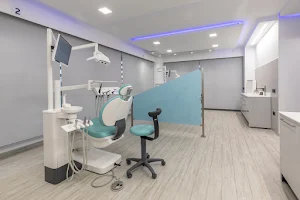 Πετρωνιάτης Tσαμπίκος DDS - Petroniatis Orthodontics image