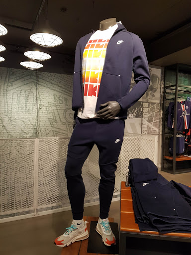 Stores to buy men's sweatshirts Brussels