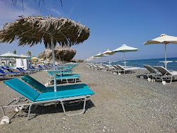 Yanathes beach'in fotoğrafı ve yerleşim