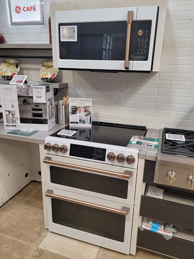 Appliance Store «Famous Tate Appliance & Bedding Center», reviews and photos, 3347 Henderson Blvd, Tampa, FL 33609, USA