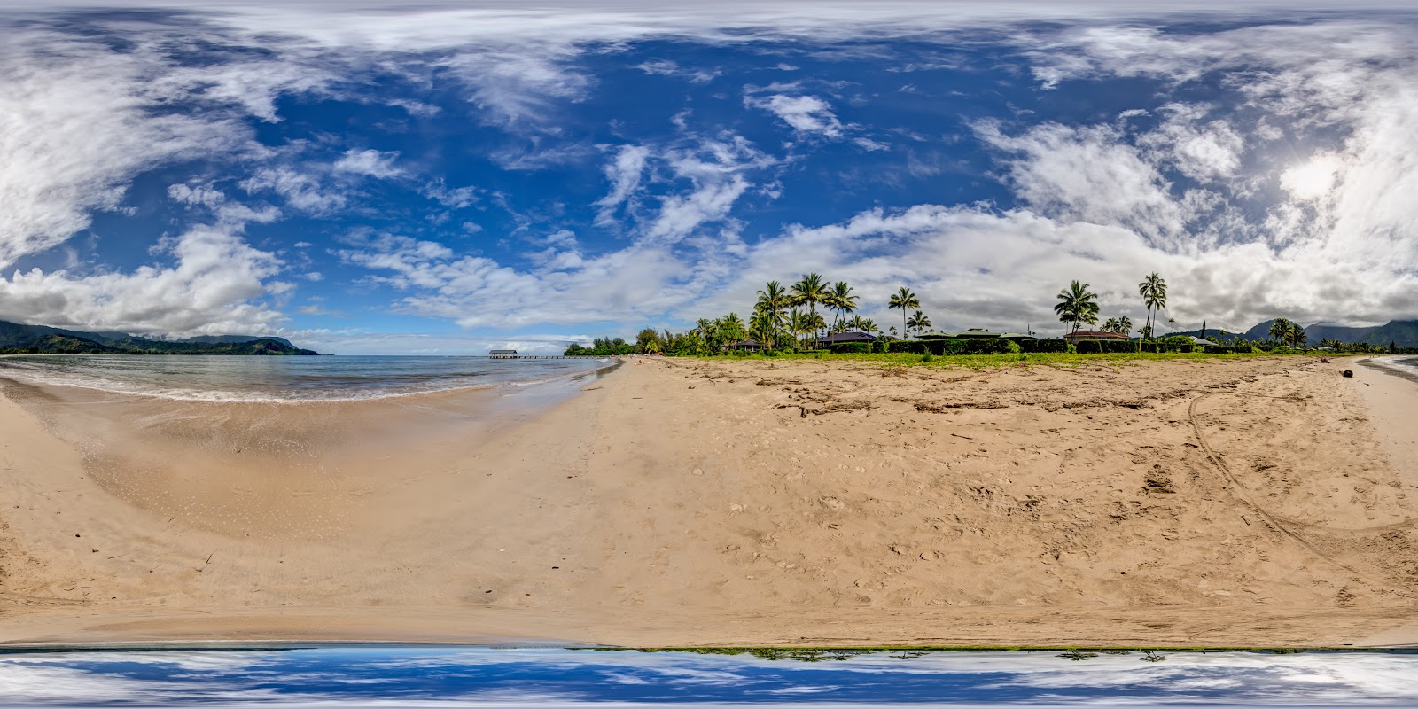 Fotografie cu Hanalei Beach - locul popular printre cunoscătorii de relaxare
