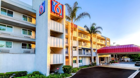 Motel 6 Anaheim, CA - Maingate