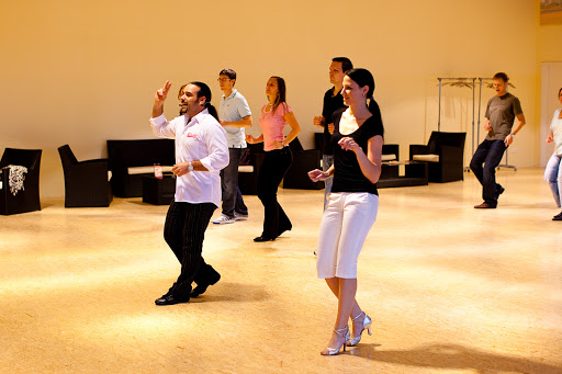 Dance school Salsa Mora