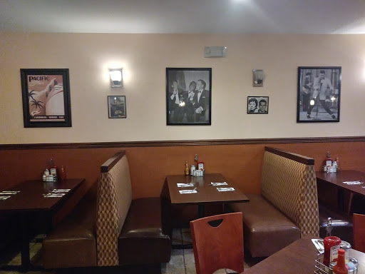 Shopping Mall «Golden Acres Shopping Center», reviews and photos, Oak Tree, South Plainfield, NJ 07080, USA