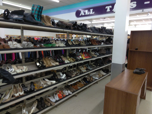 Shopping Mall «Freedom Village Shopping Center», reviews and photos, 1039 Alleghany St, Charlotte, NC 28208, USA