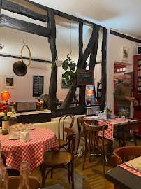 Atmosphère du Restaurant de spécialités du sud-ouest de la France Domaine d'Olléac à Paris - n°9