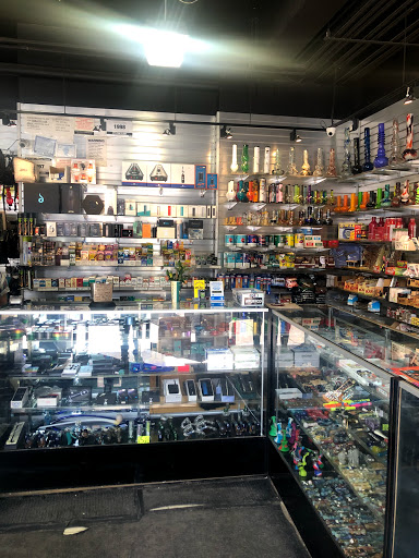Tobacco Shop «Smoke Shop», reviews and photos, 1920 W North Ave, Chicago, IL 60622, USA