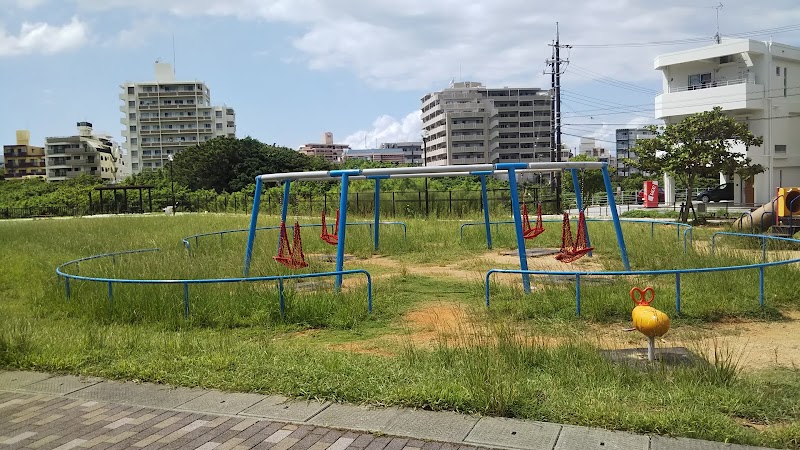 銘苅じんじん広場