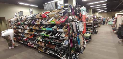 Shoe Store «DSW Designer Shoe Warehouse», reviews and photos, 124 West Market, Bloomington, MN 55425, USA