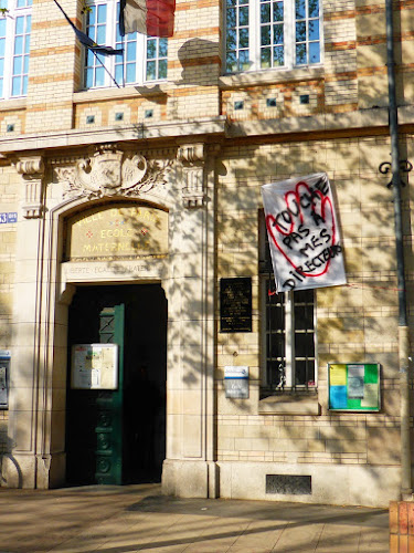École maternelle École maternelle publique Daumesnil (253 bis) Paris