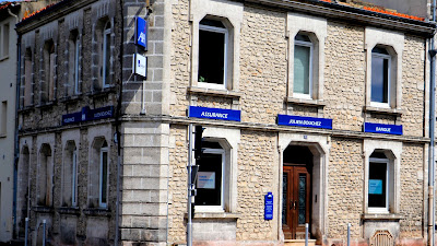 AXA Assurance et Banque Bouchez Et Bouchez à Angoulême
