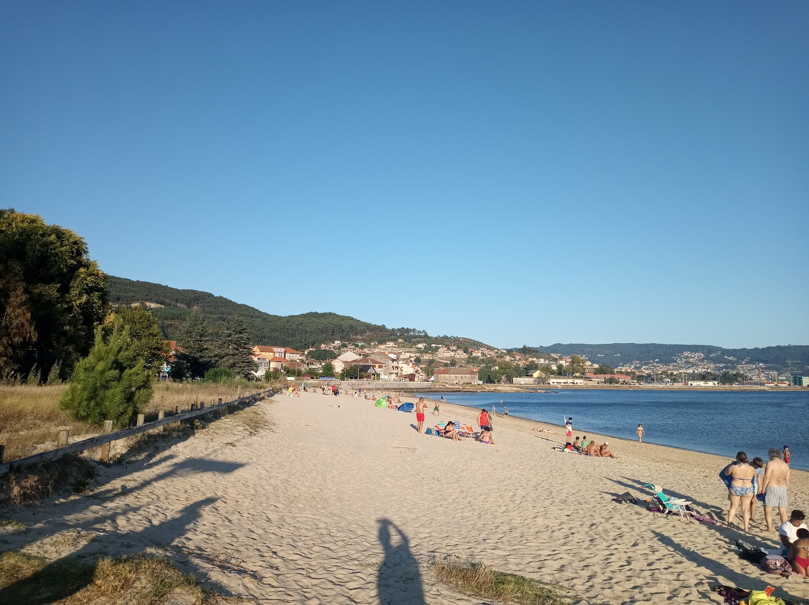 Foto di Praia de Meira con una superficie del sabbia beige