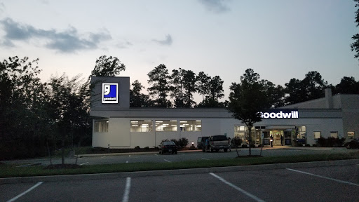 Thrift Store «Goodwill Short Pump Retail Store», reviews and photos, 4200 Tom Leonard Dr, Glen Allen, VA 23060, USA