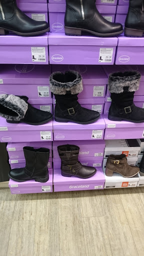 Stores to buy women's tall boots Bucharest