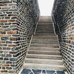 Photo n° 2 de l'avis de Clémentine.O fait le 21/08/2021 à 17:39 pour Mausolée du Mont d'Huisnes (Cimetière militaire allemand) à Huisnes-sur-Mer