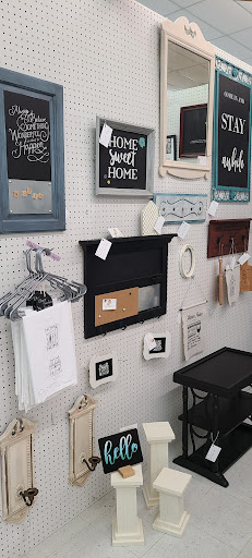 Flea Market «White Elephant Vendors Market», reviews and photos, 8523 Terry Rd, Louisville, KY 40258, USA