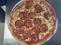 Pepperoni du Pizzas à emporter Distributeur de pizza 24/24 DELICIA PIZZA à Montrond-les-Bains - n°2