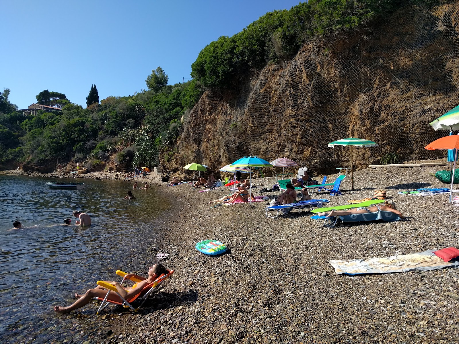 Fotografie cu Bagnaia beach - locul popular printre cunoscătorii de relaxare