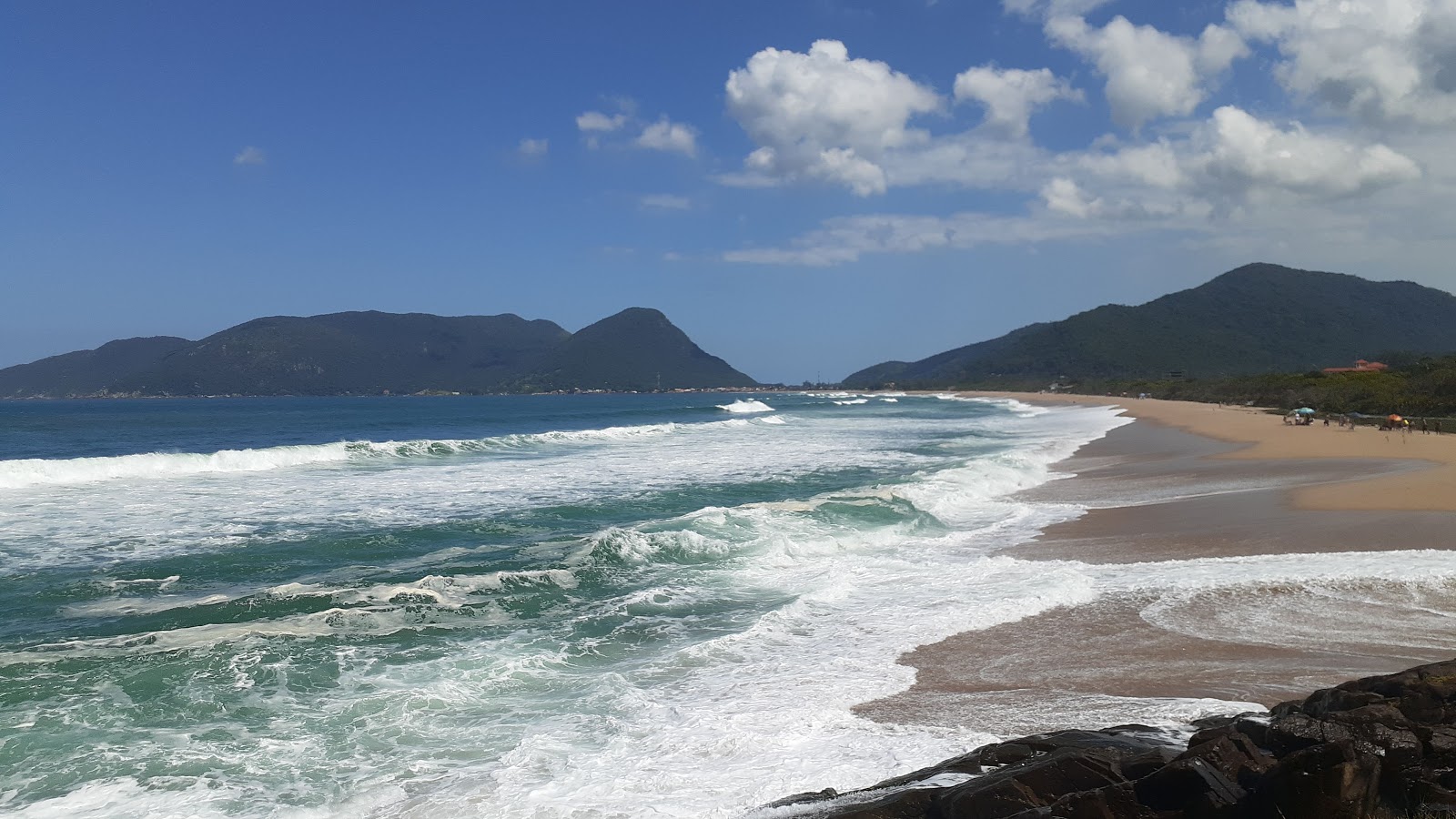 Foto di Spiaggia di Armação - luogo popolare tra gli intenditori del relax