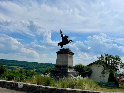statue de Jeanne d'Arc à Alise-Sainte-Reine