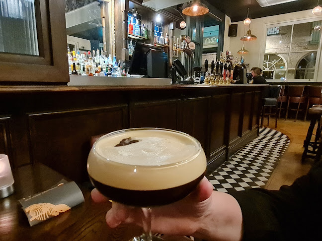 The Queens Arms - Pub