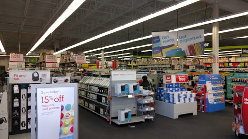 Office Supply Store «Staples», reviews and photos, 1600 N Milwaukee Ave, Vernon Hills, IL 60061, USA