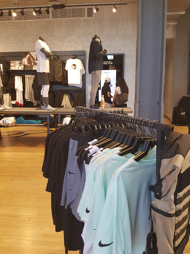 Clothing Store «Nike The Grove», reviews and photos, 189 The Grove Dr, Los Angeles, CA 90036, USA