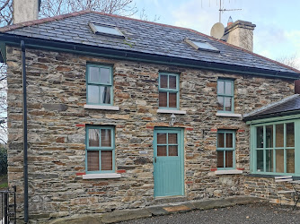 Riverbank Cottage and Barn