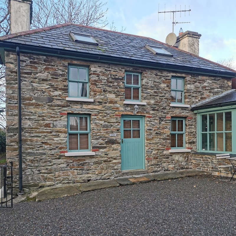 Riverbank Cottage and Barn