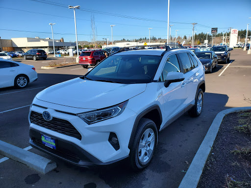 Toyota Dealer «Royal Moore Toyota», reviews and photos, 1415 SE River Rd, Hillsboro, OR 97123, USA