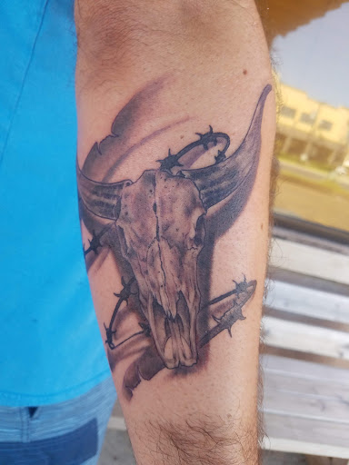 Tattoo Shop «magnum opus tattoo company», reviews and photos, 1817 Padre Blvd #4, South Padre Island, TX 78597, USA