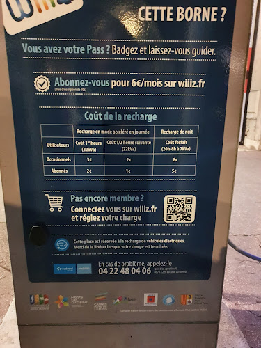 Borne de recharge de véhicules électriques Réseau Wiiiz Charging Station Villeneuve-Loubet