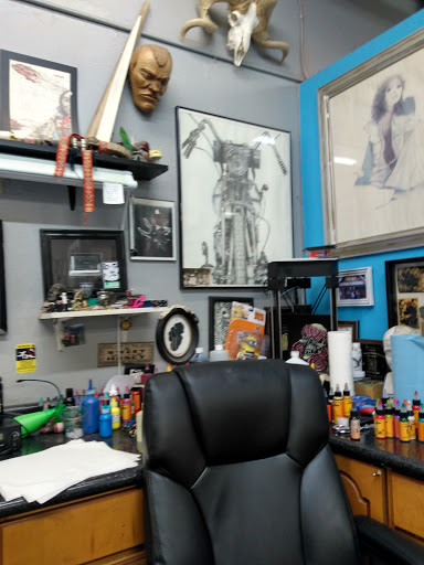 Tattoo Shop «Hall of Tattoos», reviews and photos, 328 E Main St, Norman, OK 73069, USA