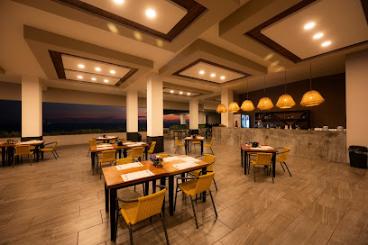 El Herradero Restaurante - Blvd. Miguel de la Madrid 925, Playa Azul Salagua, 28218 Manzanillo, Col., Mexico