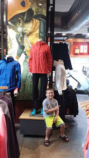 Clothing Store «The North Face», reviews and photos, 799 Grand Ave, St Paul, MN 55105, USA